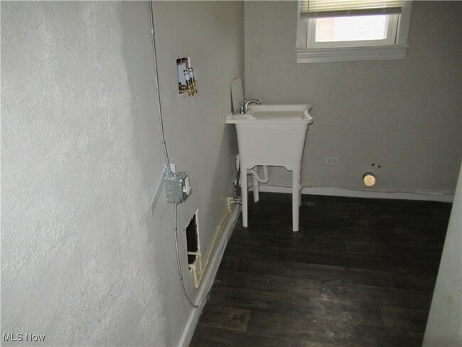 Building Photo - 1343 Churchill Rd