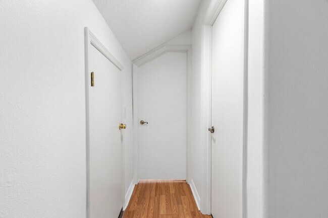 Building Photo - Charming Renovated 4BR/3BA Single Family Home