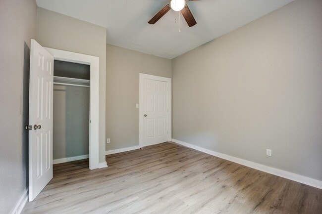 Building Photo - Freshly Updated 2 Bedroom House