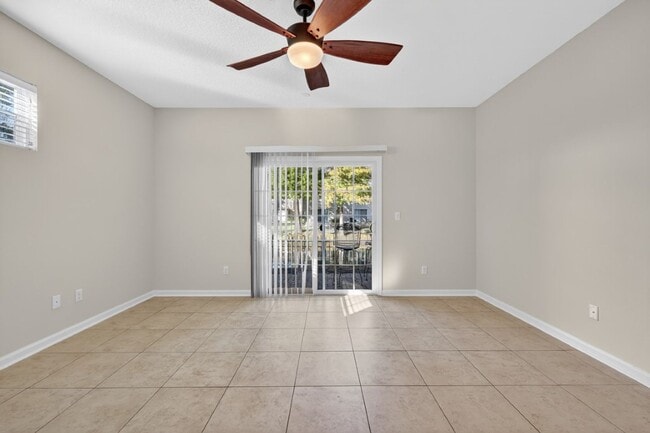 Building Photo - 11274-11271 Estancia Villa Cir