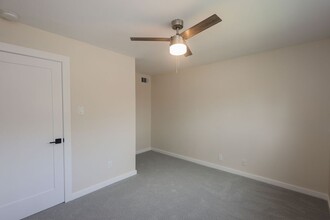 Building Photo - 708 Staitti St