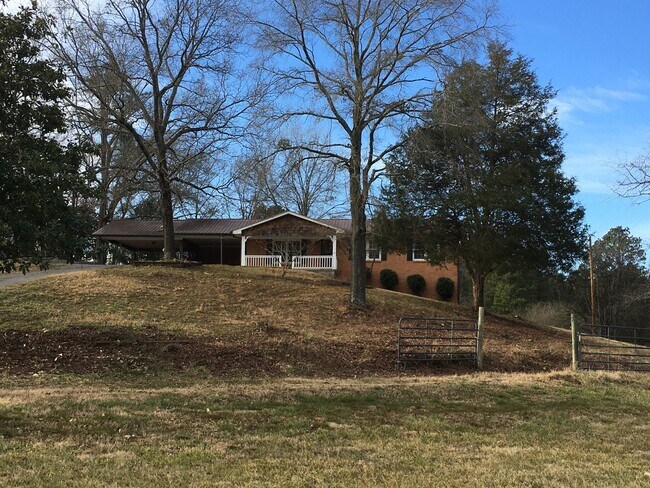 Primary Photo - 3/1.5 Country House in Adairsville $1,595