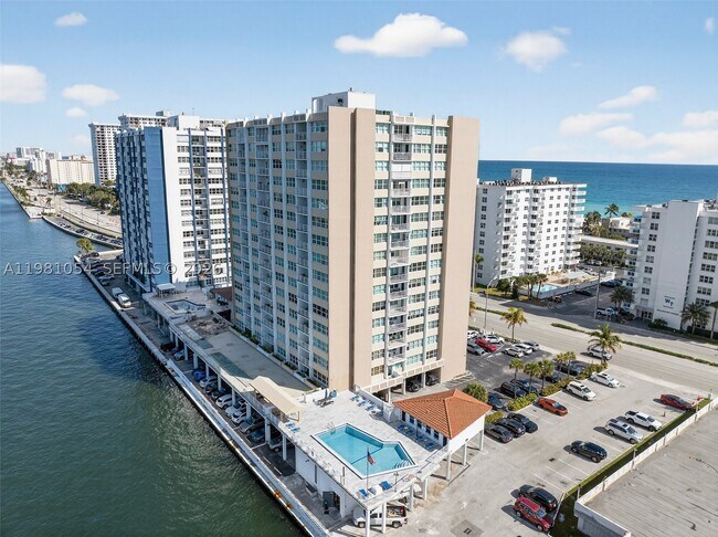 Building Photo - 1410 S Ocean Dr