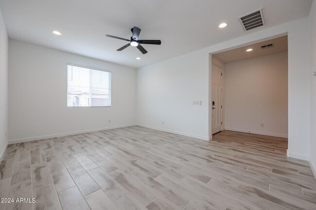 Building Photo - 7680 W Honeysuckle Dr