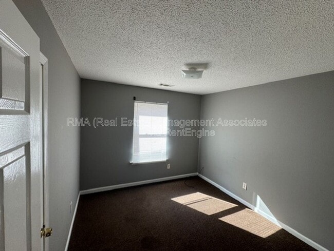 Building Photo - 424 N 8th St