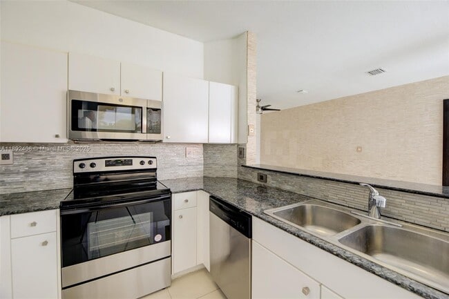 Building Photo - 8039 NW 108th Pl