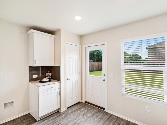 Building Photo - 405 Glendale Dr