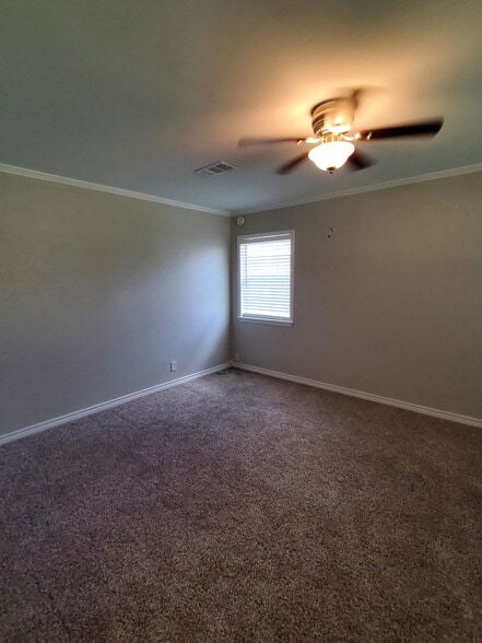 Building Photo - 4805 Lawndale Ave