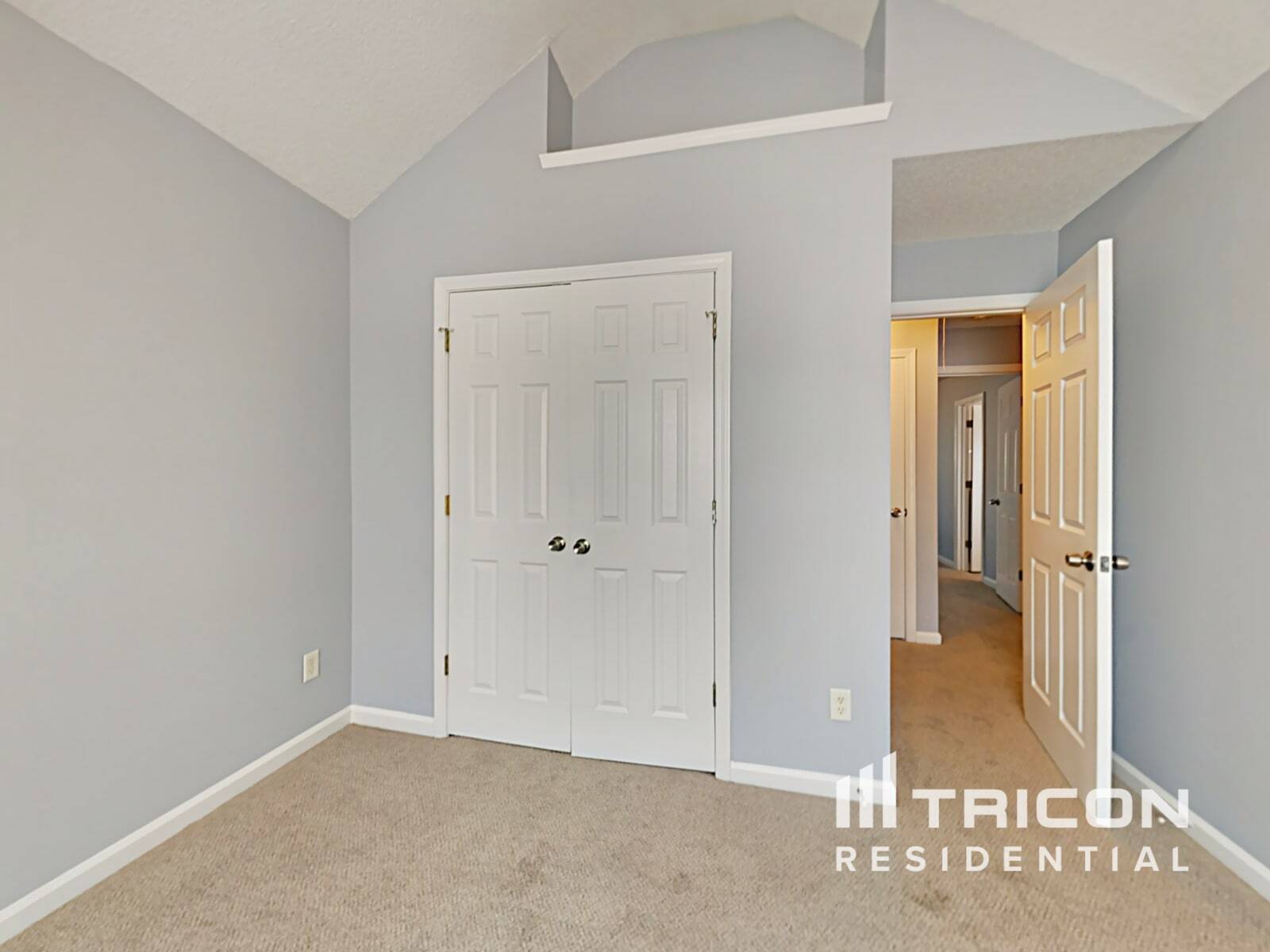 Building Photo - 1100 Village Oaks