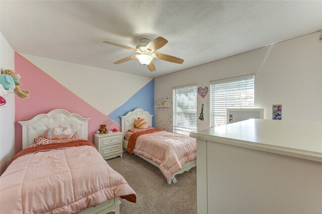 Building Photo - 25210 Hazel Ranch Dr