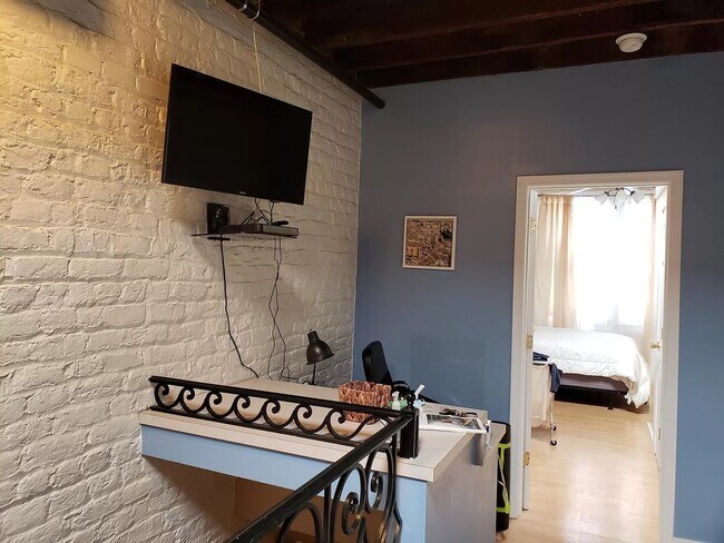 Living Room - 17 N 17th St