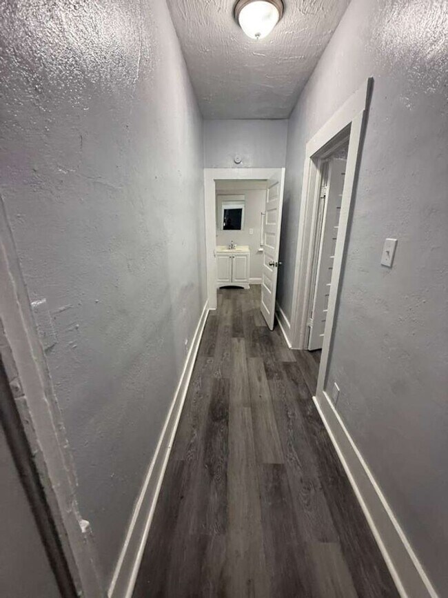 Building Photo - Fully Renovated 2/1-Single Family,  Available for Immediate Rent!