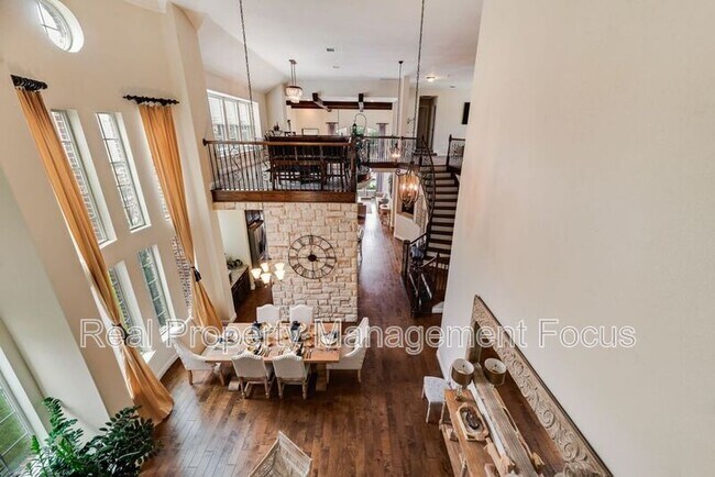 Building Photo - 3625 Funston Dr