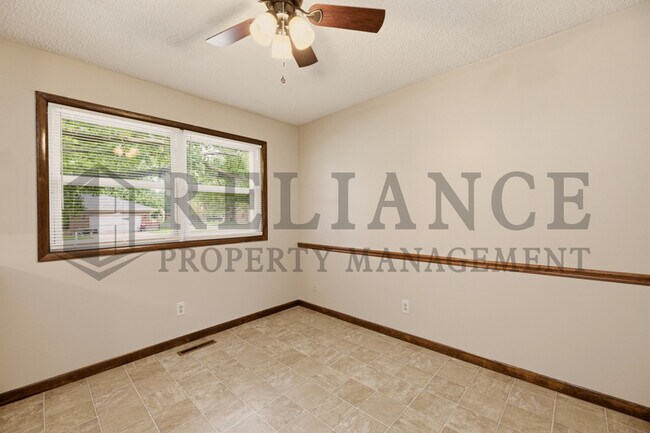 Building Photo - 428 Peach Tree Ln