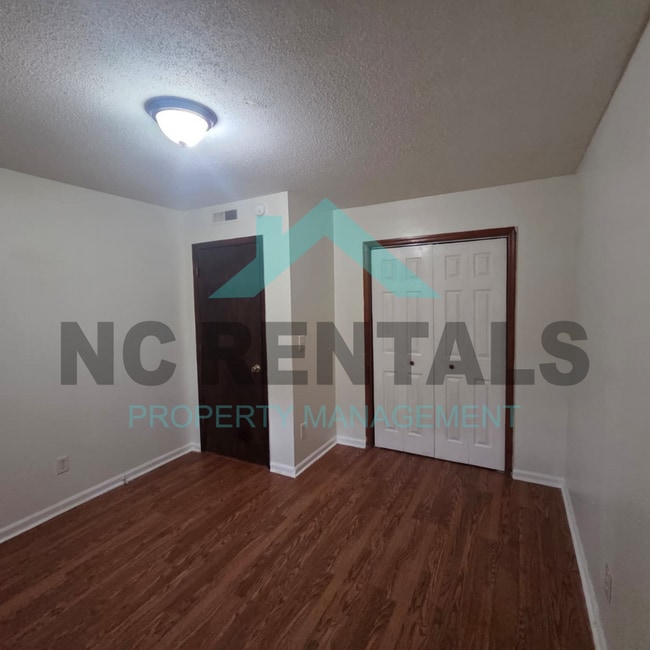 Building Photo - 2559 Green Oaks Ct SE