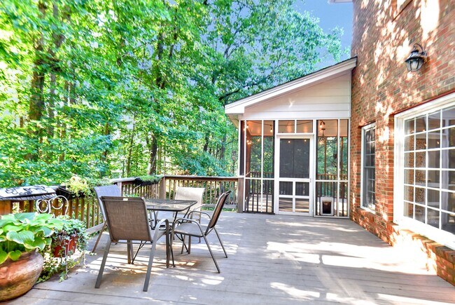 Building Photo - Large, beautiful home in Oconee!