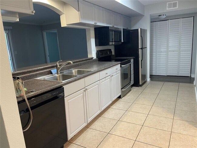 Building Photo - 10195 Sailwinds Blvd N