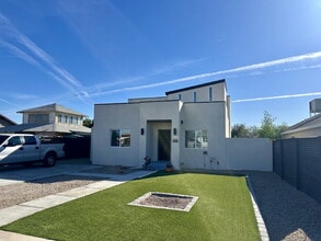 Building Photo - 2029 W Adams St