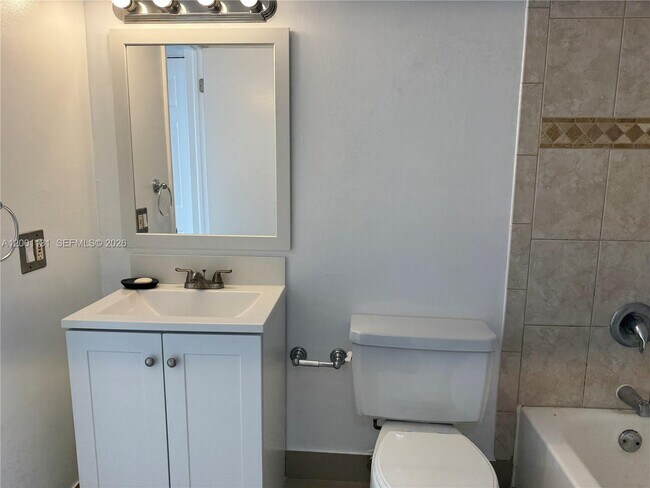 Building Photo - 13120 SW 92nd Ave