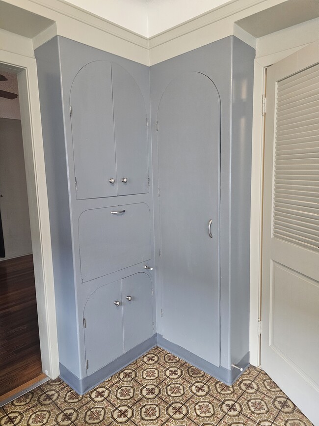 Building Photo - 6613 N Amherst St