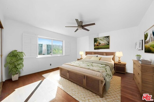 Building Photo - 11585 Riverside Dr