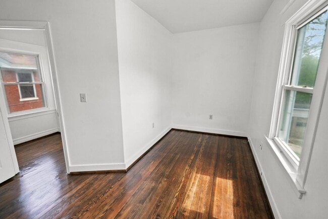 Building Photo - 2210 Busse St