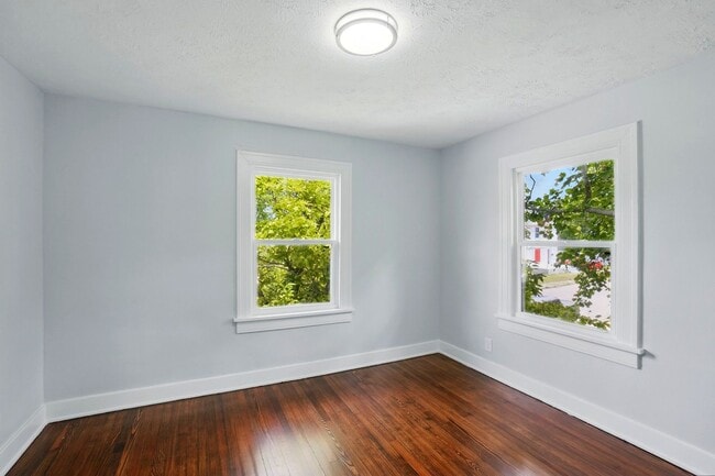 Building Photo - Two Bedroom in Dayton With Move in Special!!
