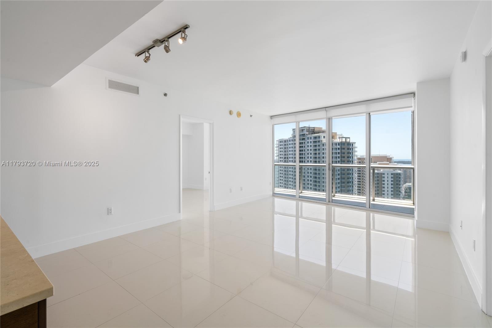 Building Photo - 475 Brickell Ave