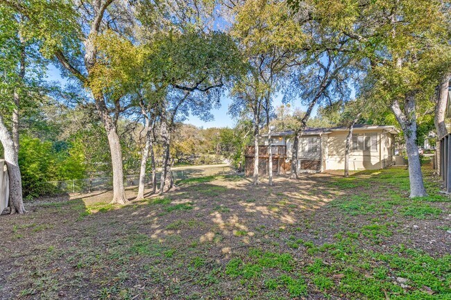Building Photo - 3-BEDROOM HOME IN FANTASTIC ALAMO HEIGHTS ...