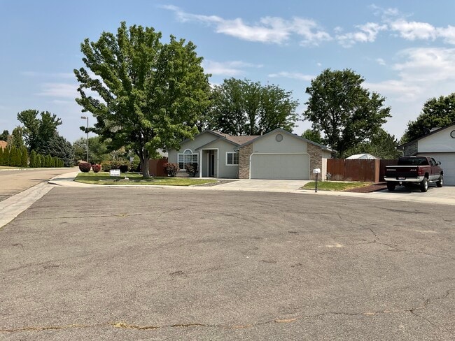 Building Photo - 117 E Woodbury Dr