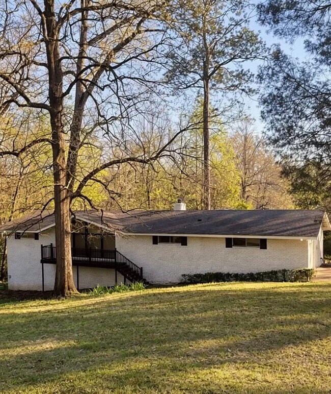 Building Photo - 323 Forrest Glen Rd