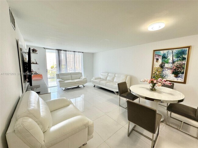 Building Photo - 4000 NE 170th St