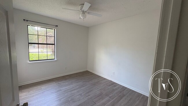 Building Photo - 258 Garden Cir