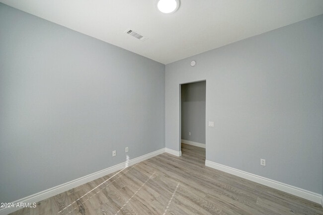 Building Photo - 16457 W Rock Springs Ln