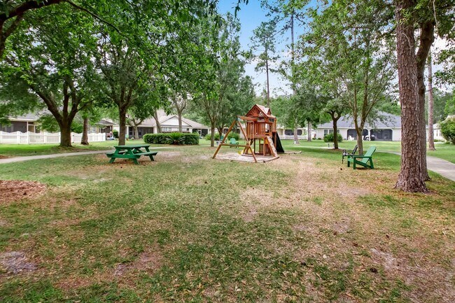 Building Photo - 3/2 fenced in yard, landscaping included !