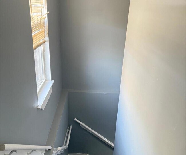 Building Photo - 1348 S Fairfield Ave