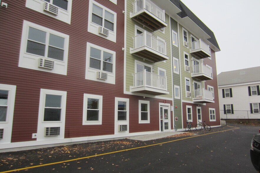 Building Exterior - 275 W Main St