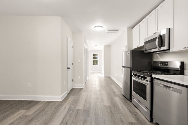 Building Photo - Newly Renovated 3BR/1BA - WASHEY/DRYER - I...