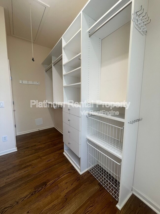 Building Photo - 1460 Wembley Ct NE