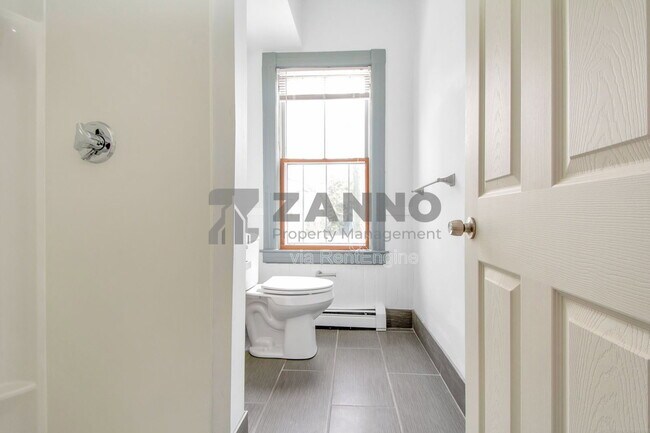 Building Photo - 19 Arnold St