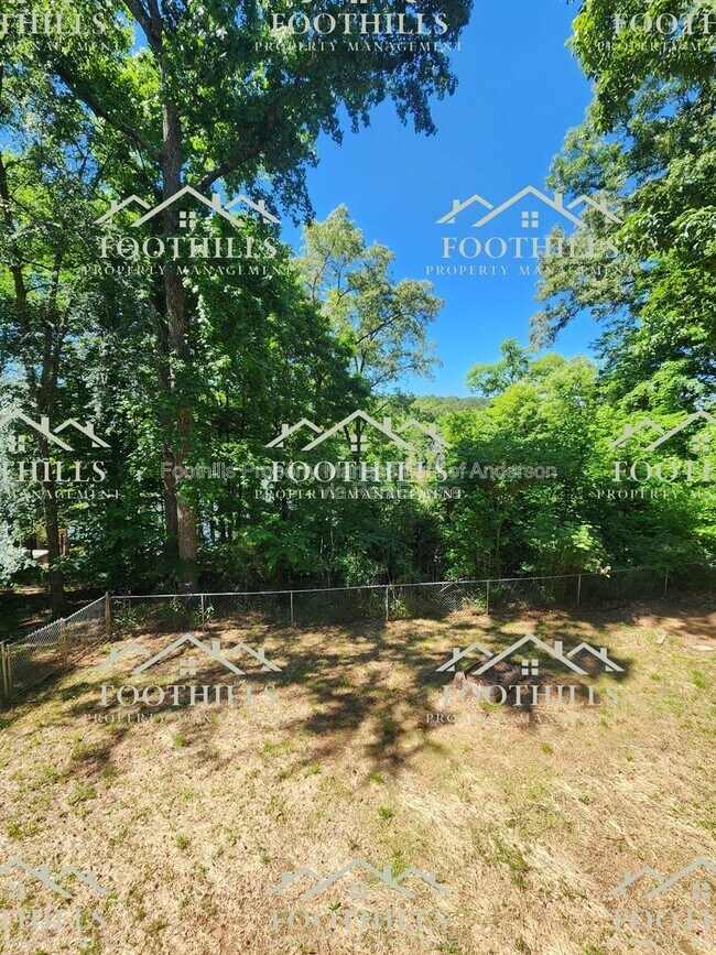 Building Photo - 240 Latham Dr