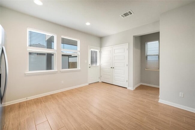 Building Photo - 2045 Arendale Dr