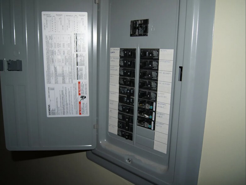 Building Photo - 96 Pine Ave