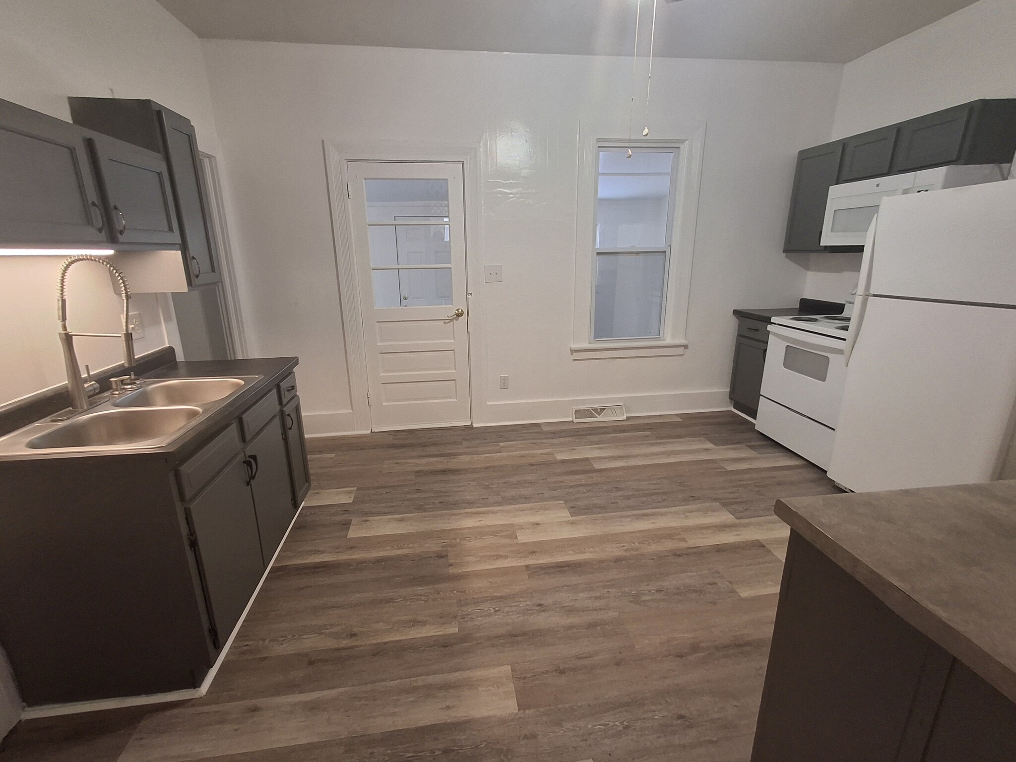 Building Photo - 28 Western Ave