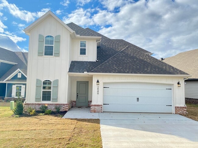 Building Photo - 2049 N Penelope Ln