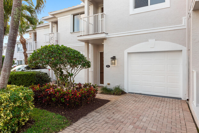 Building Photo - 774 Seaview Dr