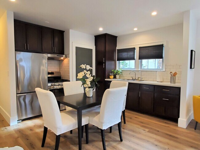 Building Photo - 908 Victoria Ave