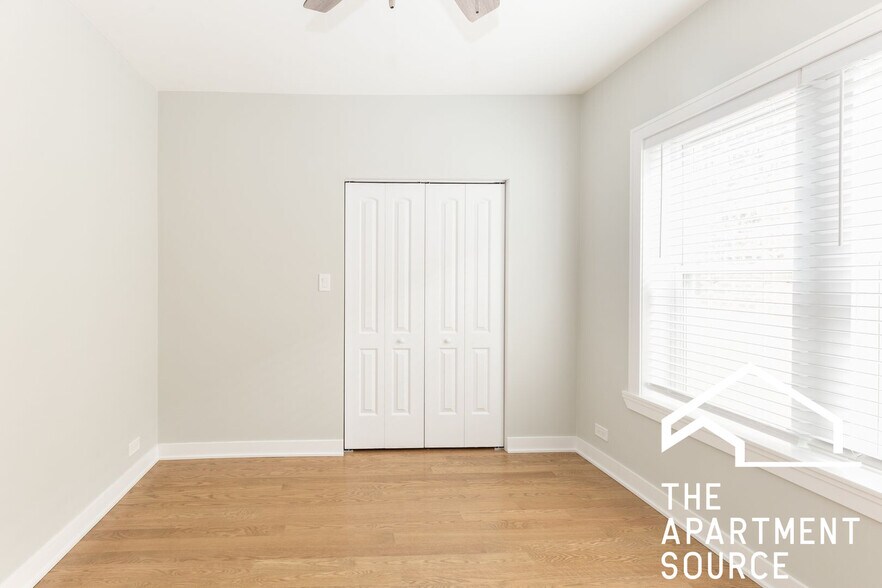 Building Photo - 3700 N Sheffield Ave