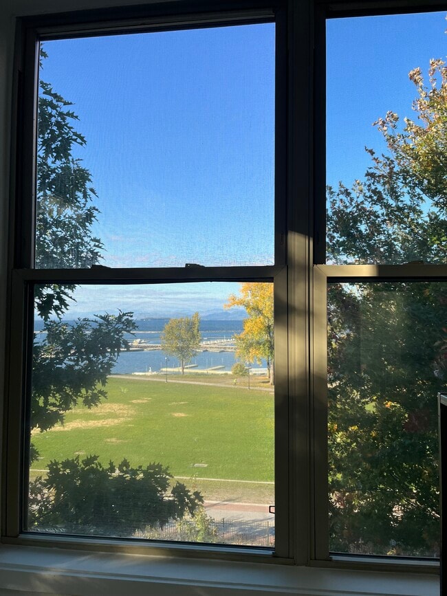 Building Photo - 216 Lake St