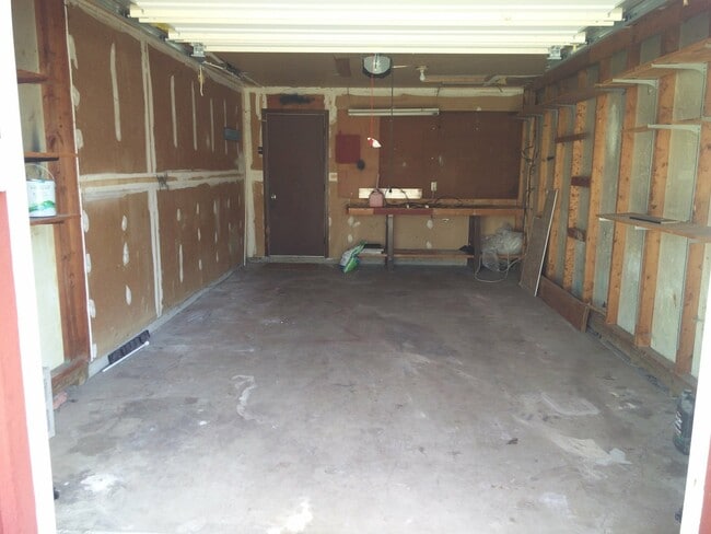 Building Photo - 5921 Milhouse Ct